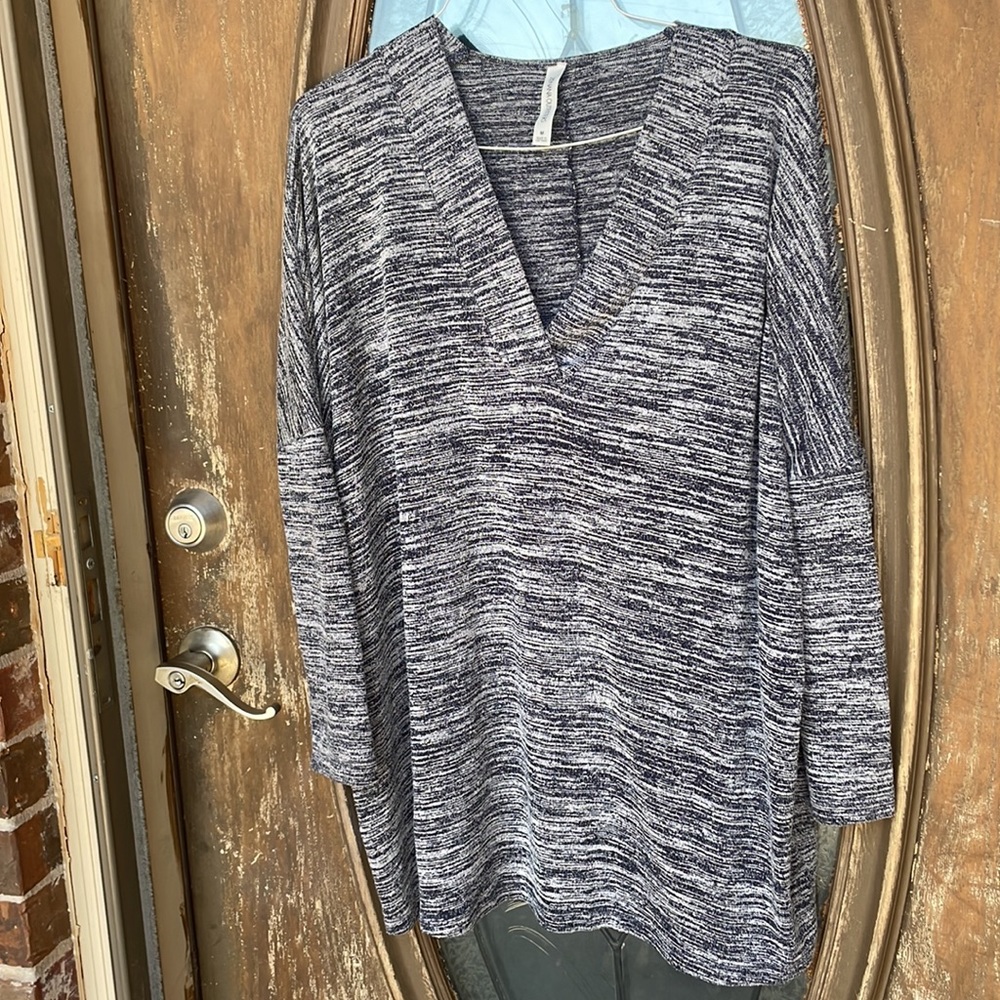 ZENANA OUTFITTERS 3/4 sleeve Top!  Medium